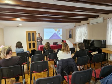 /A/2026/3/A/Digitalni mediji i obiteljska komunikacija (4).jpg