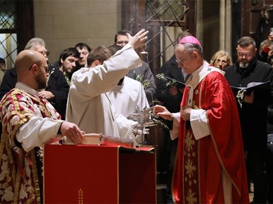 /A/2026/3/Cvjetnica/Nadbiskup Kutleša predvodio misno slavlje Nedjelje Muke Gospodnje u Zagrebačkoj katedrali (5).JPG