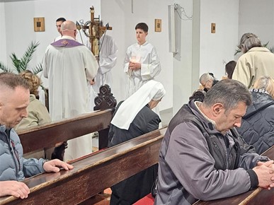 /A/2026/3/D/Održan Križni put za učenike katoličkih srednjih škola (2)_.jpg