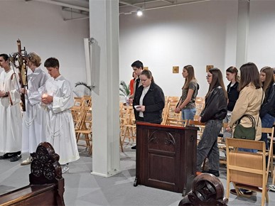 /A/2026/3/D/Održan Križni put za učenike katoličkih srednjih škola (3).jpg