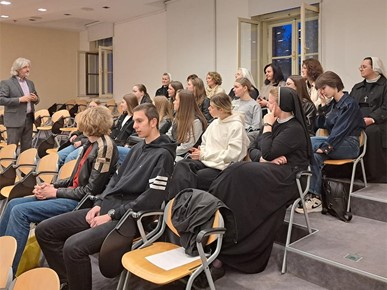 /A/2026/3/D/Održan Križni put za učenike katoličkih srednjih škola (4).jpg