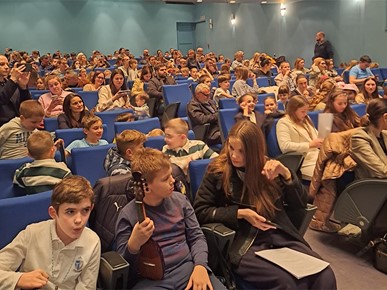 /A/2026/3/D/Održan križni put učenika, roditelja i djelatnika katoličkih osnovnih škola (2)_.jpg