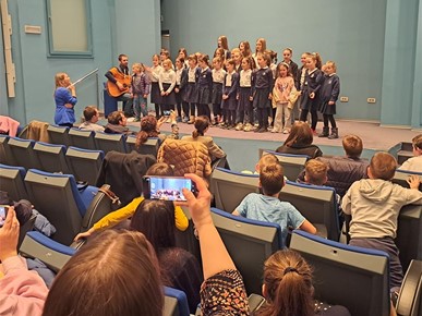 /A/2026/3/D/Održan križni put učenika, roditelja i djelatnika katoličkih osnovnih škola (5).jpg