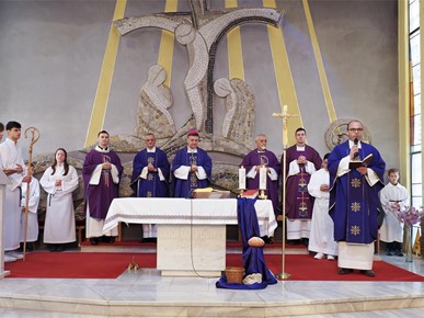 /A/2026/3/E/Biskup Šaško krstio Rebeku, peto dijete obitelji Bošnjak i Cvitu, peto dijete obitelji Vučemilo (3).jpg