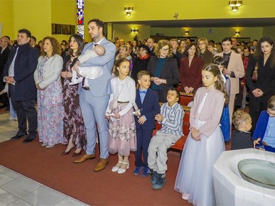 /A/2026/3/E/Biskup Šaško krstio Rebeku, peto dijete obitelji Bošnjak i Cvitu, peto dijete obitelji Vučemilo (6).jpg