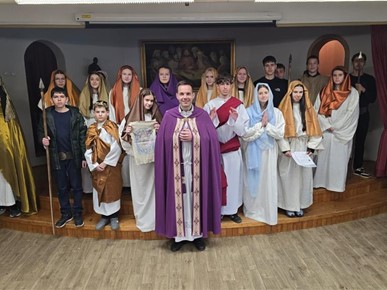 /A/2026/3/E/Krizmanici velikogoričke Župe Navještenja BDM predvodili križni put uz scenski prikaz Muke Gospodnje (1).jpeg