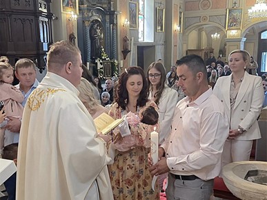 /A/2026/4/A/U župi Bistra kršteno peto dijete obitelji Gudiček (2).jpg