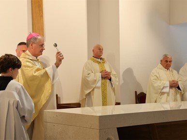 /A/2026/4/Posveta crkve/Nadbiskup Kutleša posvetio crkvu u Gajnicama (10).JPG