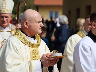 /A/2026/4/Posveta crkve/Nadbiskup Kutleša posvetio crkvu u Gajnicama (3).JPG