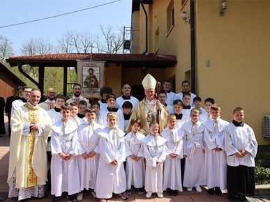 /A/2026/4/Posveta crkve/Nadbiskup Kutleša posvetio crkvu u Gajnicama (51).JPG