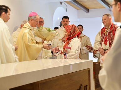 /A/2026/4/Posveta crkve/Nadbiskup Kutleša posvetio crkvu u Gajnicama (7).JPG