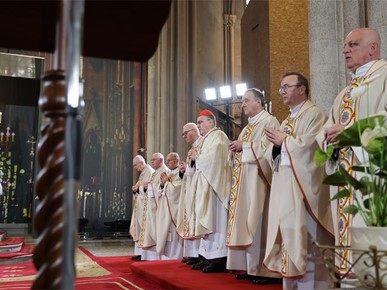 /A/2026/4/USKRS/260405 Nadbiskup Kutleša predvodio misu na Uskrs (11).JPG