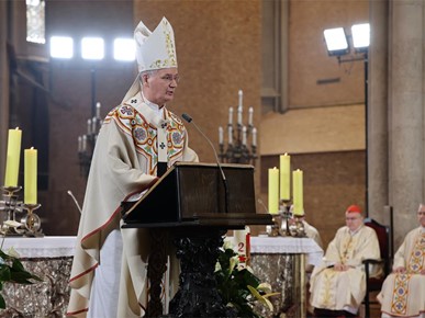 /A/2026/4/USKRS/260405 Nadbiskup Kutleša predvodio misu na Uskrs (13).JPG