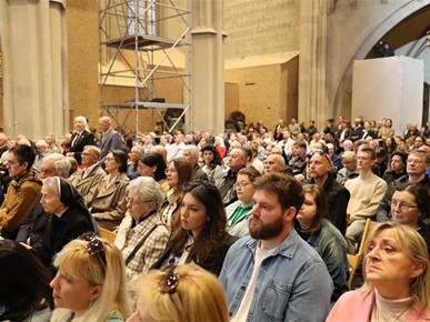 /A/2026/4/USKRS/260405 Nadbiskup Kutleša predvodio misu na Uskrs (14).JPG