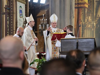 /A/2026/4/USKRS/260405 Nadbiskup Kutleša predvodio misu na Uskrs (20).JPG