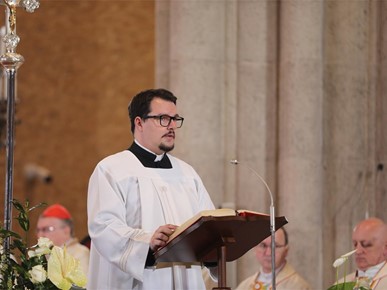 /A/2026/4/USKRS/260405 Nadbiskup Kutleša predvodio misu na Uskrs (25).JPG