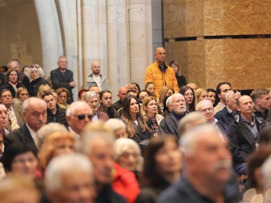 /A/2026/4/USKRS/260405 Nadbiskup Kutleša predvodio misu na Uskrs (27).JPG