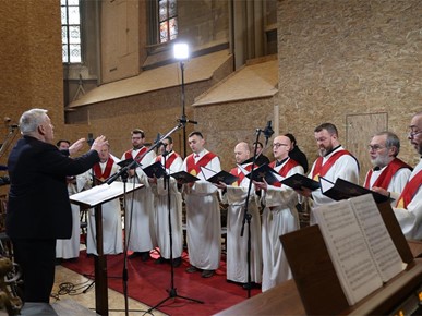 /A/2026/4/USKRS/260405 Nadbiskup Kutleša predvodio misu na Uskrs (9).JPG