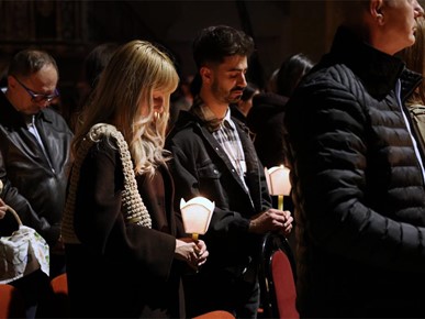 /A/2026/4/VELIKA SUBOTA/260404 Nadbiskup Kutleša predvodio Vazmeno bdjenje u Zagrebačkoj katedrali (11).JPG