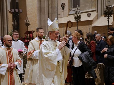 /A/2026/4/VELIKA SUBOTA/260404 Nadbiskup Kutleša predvodio Vazmeno bdjenje u Zagrebačkoj katedrali (15).JPG