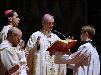 /A/2026/4/VELIKA SUBOTA/260404 Nadbiskup Kutleša predvodio Vazmeno bdjenje u Zagrebačkoj katedrali (24).JPG