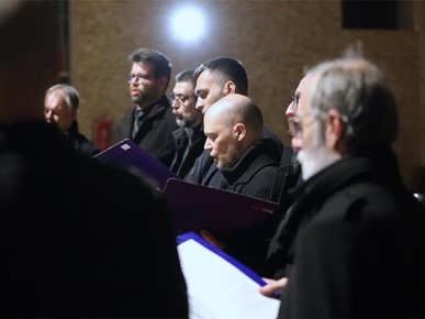 /A/2026/4/VELIKA SUBOTA/260404 Nadbiskup Kutleša predvodio Vazmeno bdjenje u Zagrebačkoj katedrali (28).JPG