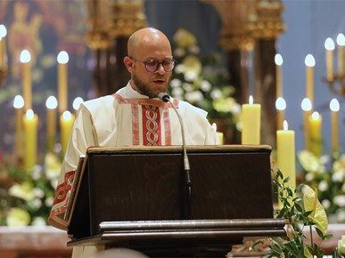 /A/2026/4/VELIKA SUBOTA/260404 Nadbiskup Kutleša predvodio Vazmeno bdjenje u Zagrebačkoj katedrali (32).JPG