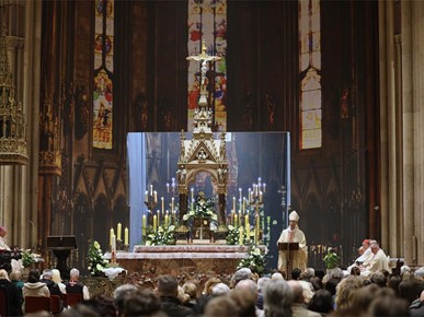 /A/2026/4/VELIKA SUBOTA/260404 Nadbiskup Kutleša predvodio Vazmeno bdjenje u Zagrebačkoj katedrali (33).JPG