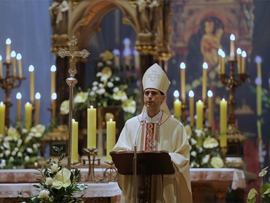 /A/2026/4/VELIKA SUBOTA/260404 Nadbiskup Kutleša predvodio Vazmeno bdjenje u Zagrebačkoj katedrali (34).JPG