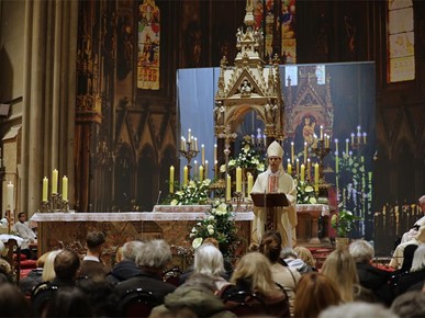 /A/2026/4/VELIKA SUBOTA/260404 Nadbiskup Kutleša predvodio Vazmeno bdjenje u Zagrebačkoj katedrali (35).JPG