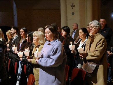 /A/2026/4/VELIKA SUBOTA/260404 Nadbiskup Kutleša predvodio Vazmeno bdjenje u Zagrebačkoj katedrali (6).JPG