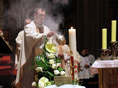 /A/2026/4/VELIKA SUBOTA/260404 Nadbiskup Kutleša predvodio Vazmeno bdjenje u Zagrebačkoj katedrali (7).JPG