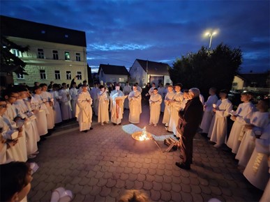 /A/2026/4/VELIKA SUBOTA/Biskup Šaško predvodio Vazmeno bdjenje u Župi Navještenja BDM u Velikoj Gorici (1).jpeg