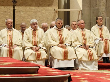 /A/2026/4/VELIKI ČETVRTAK/Nadbiskup Kutleša predvodio Misu posvete ulja u Zagrebačkoj katedrali (12).JPG