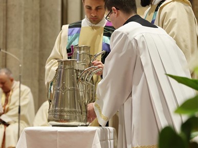 /A/2026/4/VELIKI ČETVRTAK/Nadbiskup Kutleša predvodio Misu posvete ulja u Zagrebačkoj katedrali (17).JPG