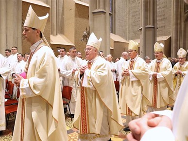 /A/2026/4/VELIKI ČETVRTAK/Nadbiskup Kutleša predvodio Misu posvete ulja u Zagrebačkoj katedrali (2).JPG