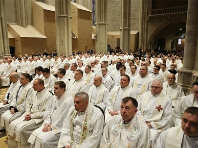 /A/2026/4/VELIKI ČETVRTAK/Nadbiskup Kutleša predvodio Misu posvete ulja u Zagrebačkoj katedrali (6).JPG