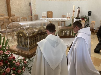 /A/2026/5/A/Čašćenje relikvija sv. Male Terezije i njezinih roditelja u Karmelu u Mariji Bistrici (1).jpg