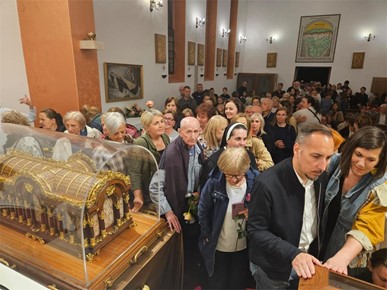 /A/2026/5/C/Pohod relikvija sv. Male Terezije i njezinih roditelja Stepinčevom Karmelu (4).jpg