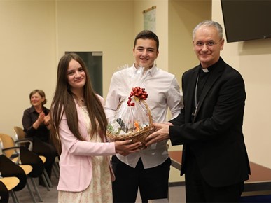 /A/2026/5/E/260518_Nadbiskup Kutleša primio sudionike Državnog natjecanja iz vjeronauka (11).JPG