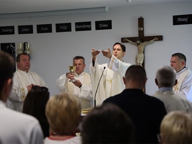/A/2026/5/F/260525 Biskup Kovač blagoslovio pastoralni centar „Dvanestorica apostola“ u Kašini (16).JPG
