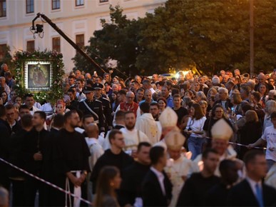 /A/2026/5/MBKV/FOTOGALERIJA - Majka Božja od Kamenitih vrata, 31 svibnja 2026/MBKV2026_TUZN_1 (57).JPG