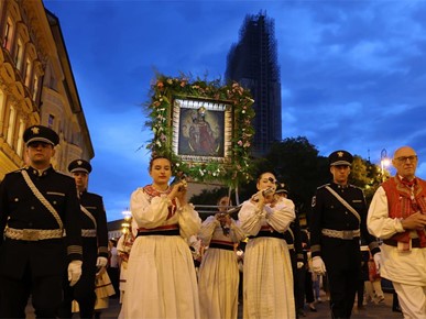 /A/2026/5/MBKV/FOTOGALERIJA - Majka Božja od Kamenitih vrata, 31 svibnja 2026/MBKV2026_TUZN_2 (75).JPG