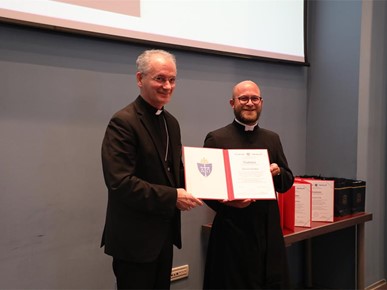 /A/2026/6/A/260602 Nadbiskup Kutleša đakonima dodijelio diplome o postignutoj svećeničkoj spremi (12).JPG