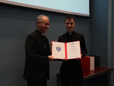 /A/2026/6/A/260602 Nadbiskup Kutleša đakonima dodijelio diplome o postignutoj svećeničkoj spremi (21).JPG