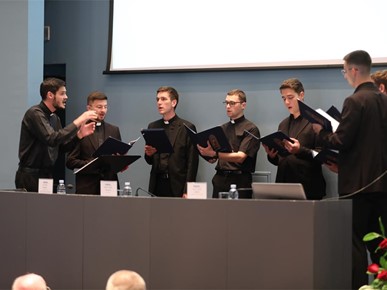 /A/2026/6/A/260602 Nadbiskup Kutleša đakonima dodijelio diplome o postignutoj svećeničkoj spremi (31).JPG