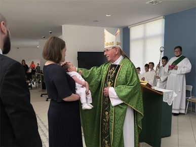 /A/2026/6/B/Biskup Gorski krstio peto dijete obitelji Čop (1).jpeg