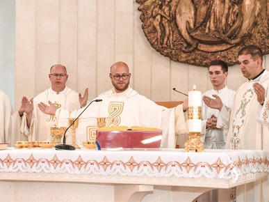 /A/2026/6/G/260628 ​Mlada misa vlč. Jurice Klanfara proslavljena u Župi Bezgrešnog začeća BDM, Malešnica – Oranice (3).jpg