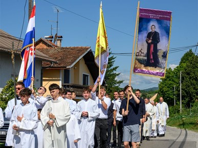 /A/2026/7/B/Don Karlo Ćuk, SDB, proslavio mladu misu u Krašiću (3).jpg