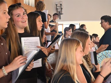/A/2026/9/B/Biskup Šaško predvodio misu zaziva Duha Svetoga za učenike i djelatnike Nadbiskupske klasične gimnazije (12).JPG